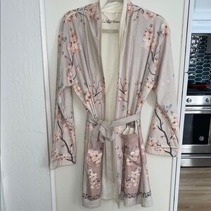 Trump Mar-a-Lago Blossom Print Robe - Cream and Pink | OS